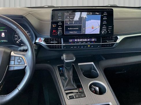 Used 2021 Toyota Sienna XSE w/ XSE Plus Package FWD image 3