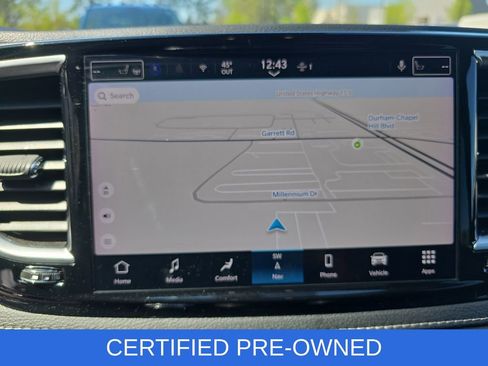 Used 2025 Chrysler Pacifica Limited image 23