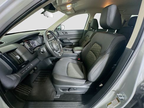 Used 2025 Nissan Pathfinder SV FWD image 13