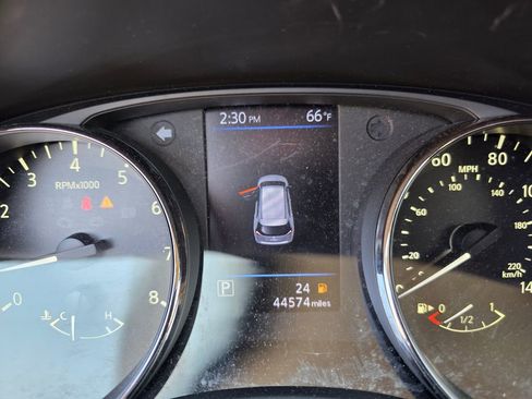 Used 2018 Nissan Rogue SV image 21