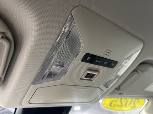 Used 2025 Toyota RAV4 XLE AWD/4WD image 36