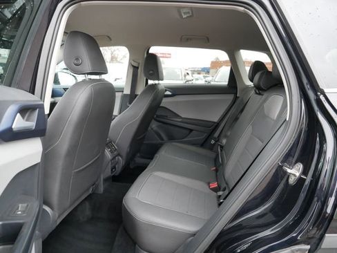 Certified 2024 Volkswagen Taos SE image 17