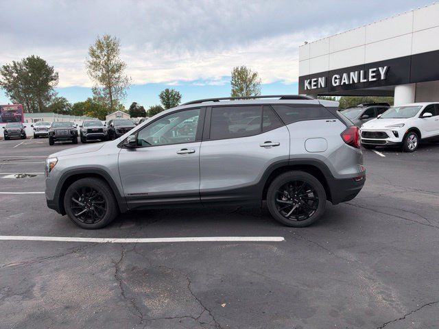 Used 2023 GMC Terrain SLE w/ Driver Convenience Package FWD image 11