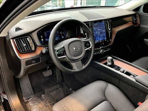 Used 2024 Volvo XC60 B5 Plus w/ Protection Package Premier image 17