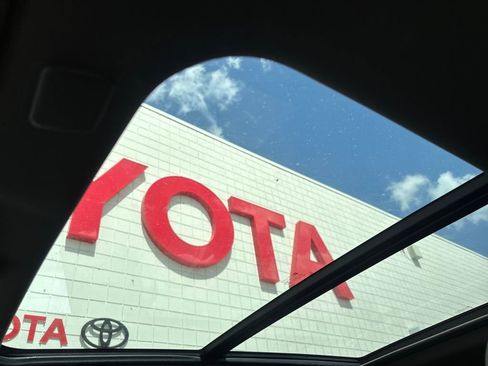 Used 2021 GMC Yukon SLT w/ SLT Luxury Plus Package image 16