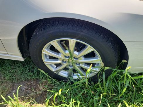 Used 2011 Buick Lucerne CXL FWD image 10