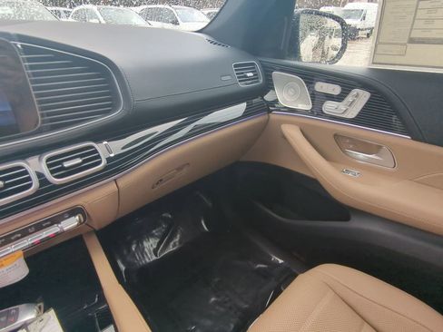 New 2026 Mercedes-Benz GLS 580 4MATIC image 4