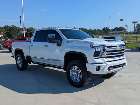 Used 2024 Chevrolet Silverado 2500 High Country w/ High Country Premium Package AWD/4WD image 8
