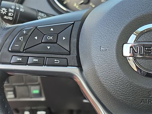 Used 2018 Nissan Rogue Sport SL w/ SL Premium Package image 16