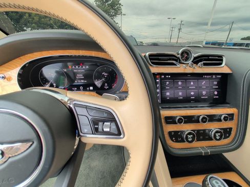 Used 2021 Bentley Bentayga Speed AWD/4WD image 8