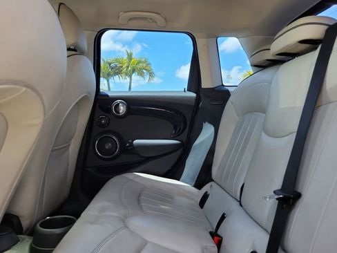 Used 2019 MINI Cooper 4-Door Hardtop w/ Signature Upholstery Package FWD image 9