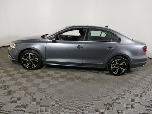 Used 2017 Volkswagen Jetta SEL FWD image 4