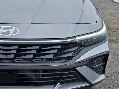 New 2026 Hyundai Elantra Limited FWD image 9