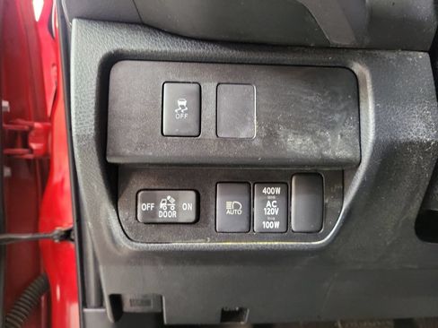 Used 2022 Toyota Tacoma TRD Off-Road w/ Technology Package AWD/4WD image 13