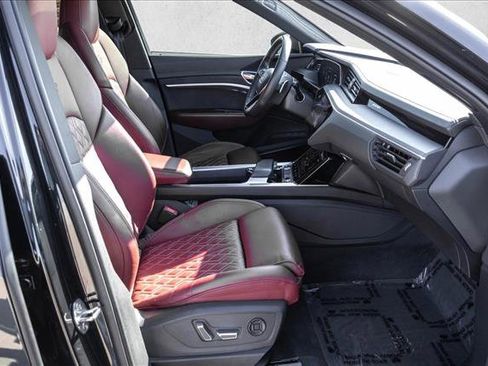 Used 2023 Audi e-tron S Prestige w/ Prestige Package image 27
