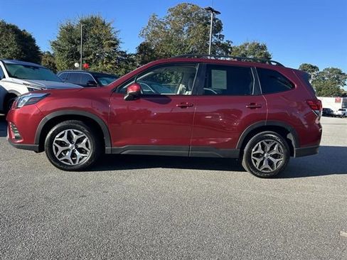 Used 2023 Subaru Forester Premium image 3