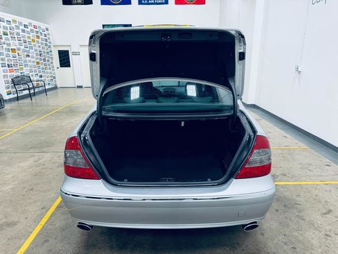 Used 2008 Mercedes-Benz E 350 Sedan image 26
