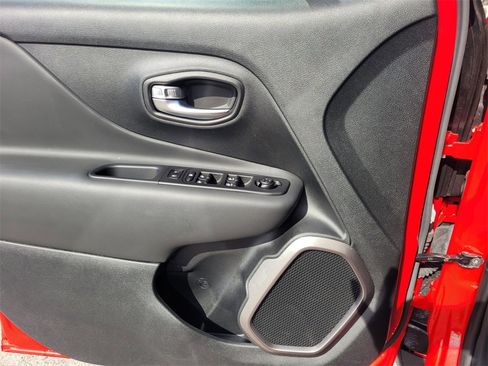 Used 2022 Jeep Renegade Latitude w/ Convenience Group image 23