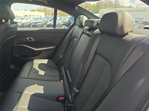 Used 2025 BMW 330i Sedan image 10