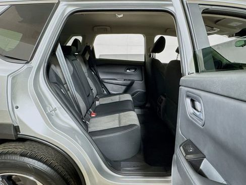 Used 2024 Nissan Rogue SV image 23