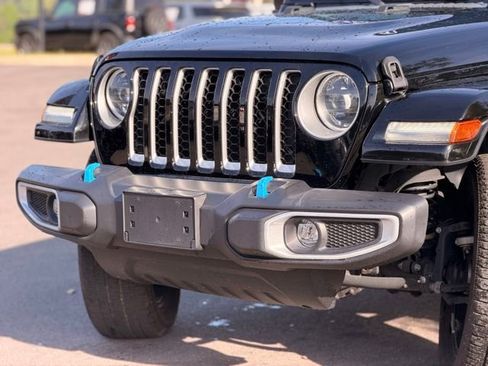 Used 2023 Jeep Wrangler Unlimited Sahara w/ Cold Weather Group AWD/4WD image 6