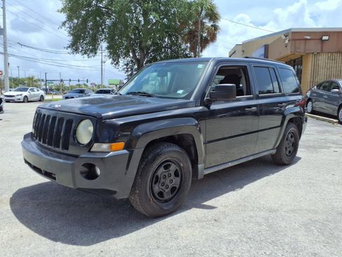 Used 2010 Jeep Patriot Sport image 3