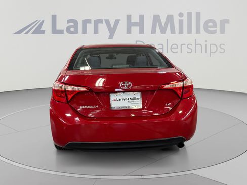 Used 2017 Toyota Corolla LE w/ Carpet Mat Package (TMS) FWD image 4