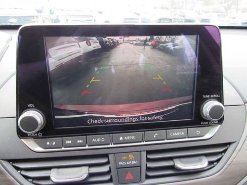 Used 2024 Nissan Altima 2.5 SV image 16