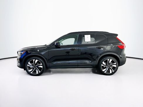 Used 2025 Volvo XC40 B5 Plus AWD/4WD image 4