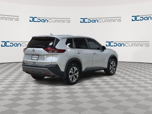 Used 2022 Nissan Rogue SV image 9