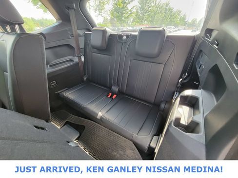 Used 2024 Volkswagen Tiguan SE R-Line FWD image 18