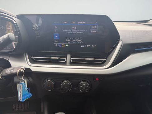 Used 2025 Chevrolet Trax LS FWD image 34