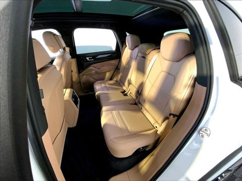 Certified 2023 Porsche Cayenne Platinum Edition AWD/4WD image 24