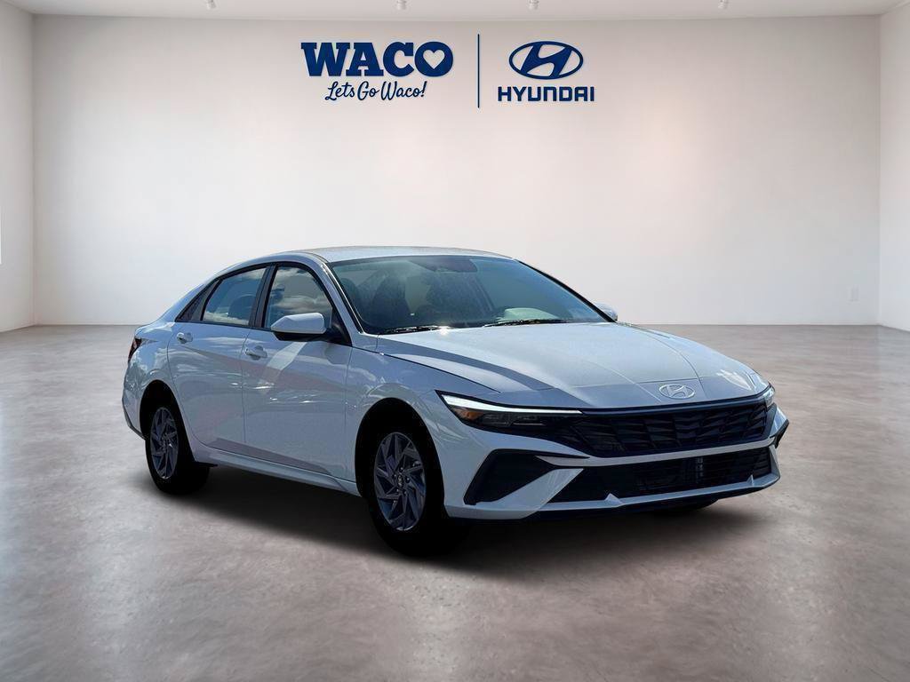 Used 2026 Hyundai Elantra Hybrid FWD image 11