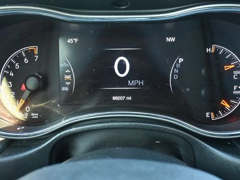 Used 2020 Jeep Grand Cherokee Laredo image 15