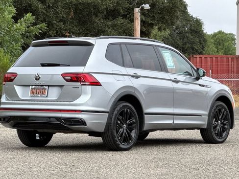 Used 2022 Volkswagen Tiguan SE R-Line AWD/4WD image 4