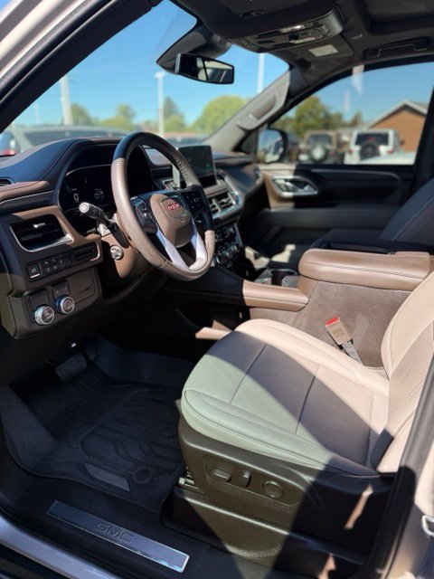 Used 2024 GMC Yukon SLT w/ SLT Premium Package RWD image 7