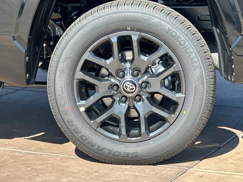 New 2026 Toyota Tundra Platinum AWD/4WD image 32