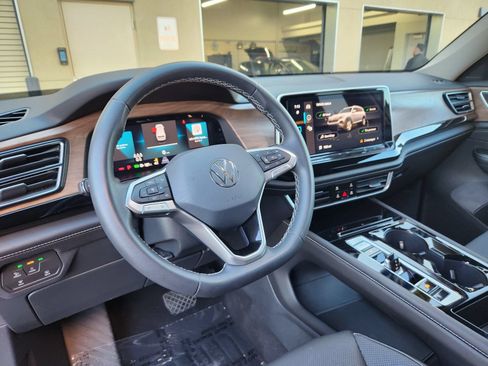 Used 2024 Volkswagen Atlas SE FWD image 15