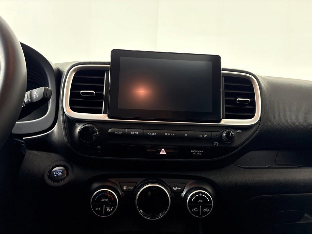 Used 2024 Hyundai Venue SEL FWD image 23