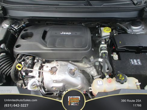 Used 2019 Jeep Cherokee Limited AWD/4WD image 16