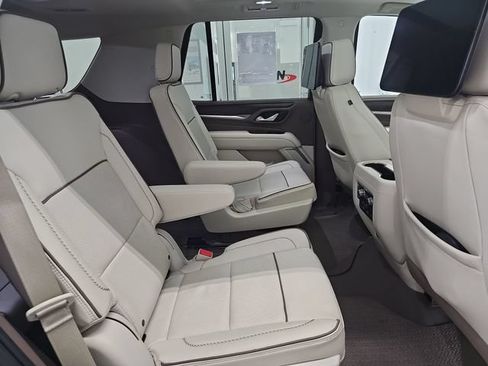 Used 2024 GMC Yukon Denali w/ Advanced Technology Package AWD/4WD image 33