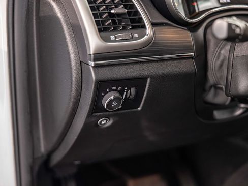 Used 2019 Jeep Grand Cherokee Limited AWD/4WD image 20