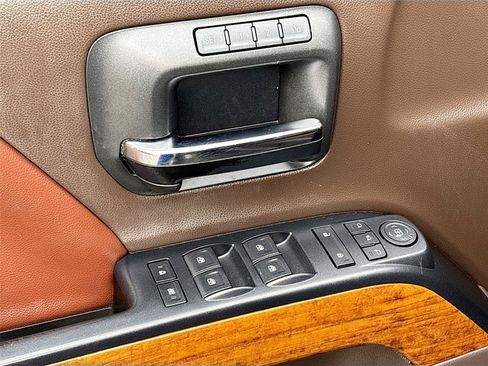 Used 2015 Chevrolet Silverado 1500 High Country w/ High Country Premium Package AWD/4WD image 18