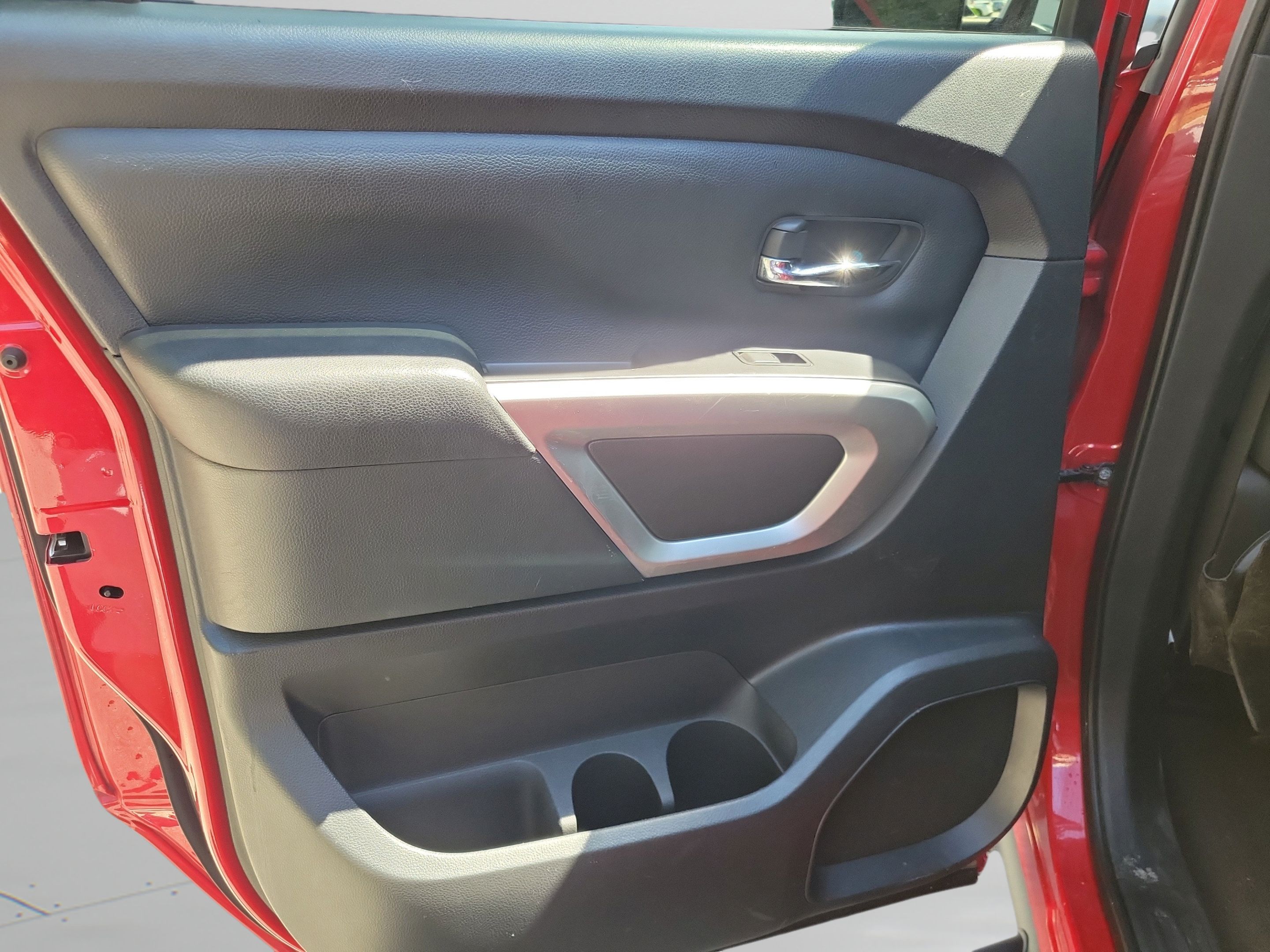 Used 2023 Nissan Titan SV w/ SV Convenience Package RWD image 6