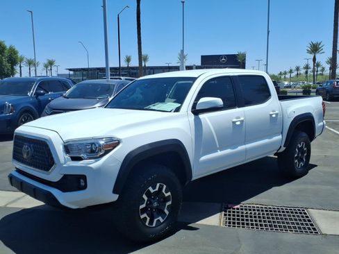 Used 2019 Toyota Tacoma TRD Off-Road AWD/4WD image 8