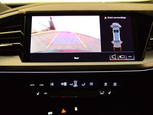 Used 2025 Audi Q4 e-tron Premium Plus w/ Premium Plus image 29