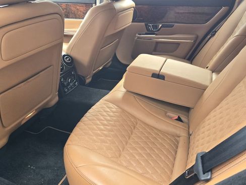 Used 2019 Jaguar XJ L Portfolio RWD image 11