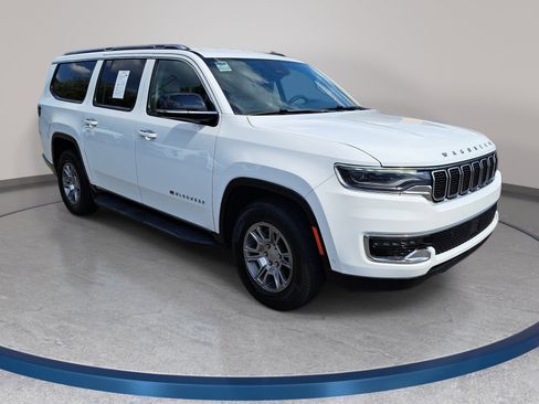 Used 2024 Jeep Wagoneer L 4WD image 3