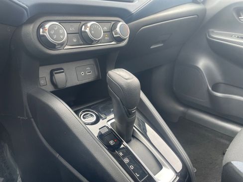 Used 2025 Nissan Versa SV image 41